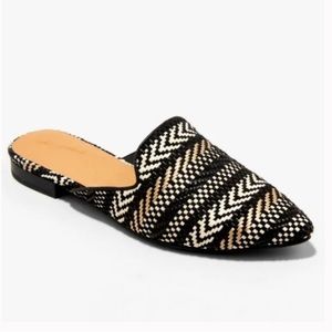 Universal Thread black white tan Aztec woven slip on mules size 6.5